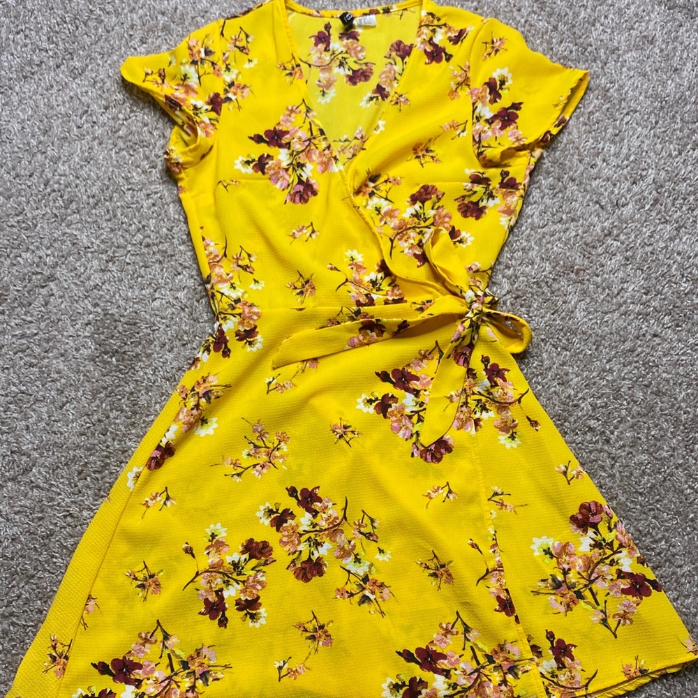 H&M DIVIDED SHORT SUMMER DRESS SIZE US 6